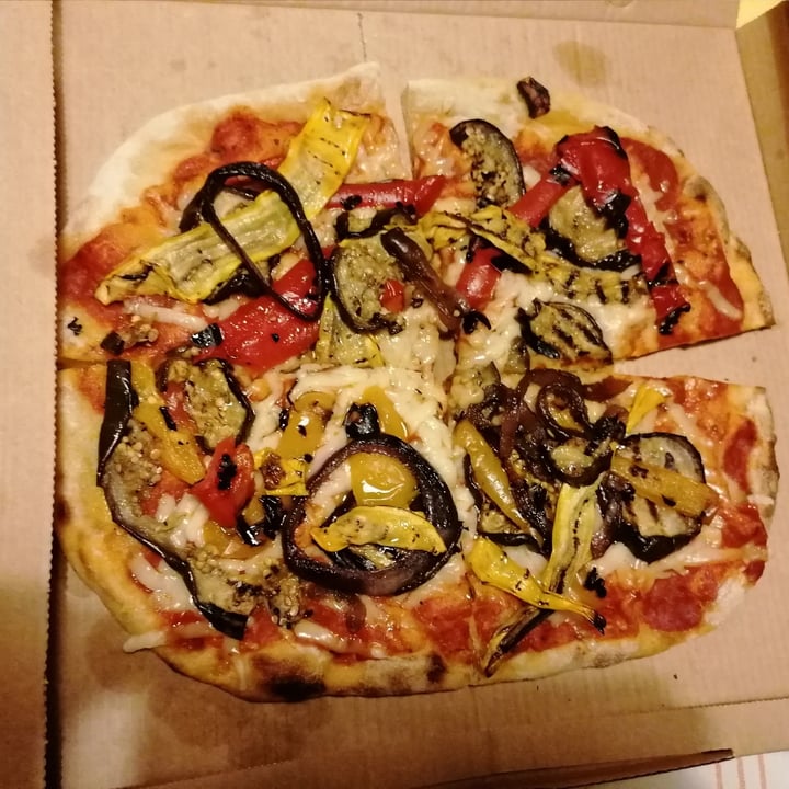 photo of Circolo Impatto Zero - Riservato ai Soci ARCI Pinsa "Totò" pomodorini marinato, friarielli, zucchine gialle, parmaveg. shared by @mel79 on  31 Oct 2021 - review