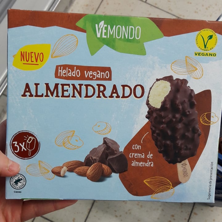 photo of Vemondo Helado vegano almendrado shared by @lauradeep on  20 Mar 2022 - review