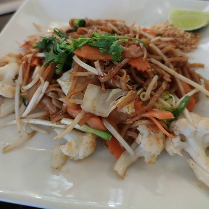 review photo of Au Petit Thaï Legumes Pad Thai shared by @adot on 03 Jul 2022 - review