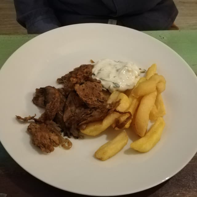 Photo of the dish “Gyros mit Tsatsiki”