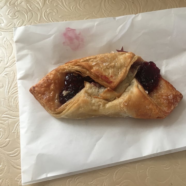 photo of Pret A Manger Very Berry Croissant shared by @chandnibhudia on  22 May 2021 - review