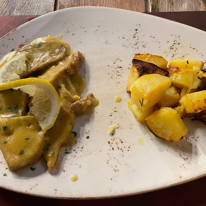 photo of Rifugio Romano Scaloppina di seitain al limone con patate al forno shared by @rorox85 on  07 Jul 2022 - review