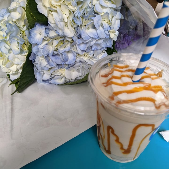 photo of Orchard Grocer Vanilla caramel milkshake shared by @kathryncberlin on  18 May 2022 - review