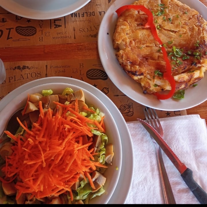 review photo of Restaurant La Delfina Ensalada shared by @daif on 09 Mar 2021 - review