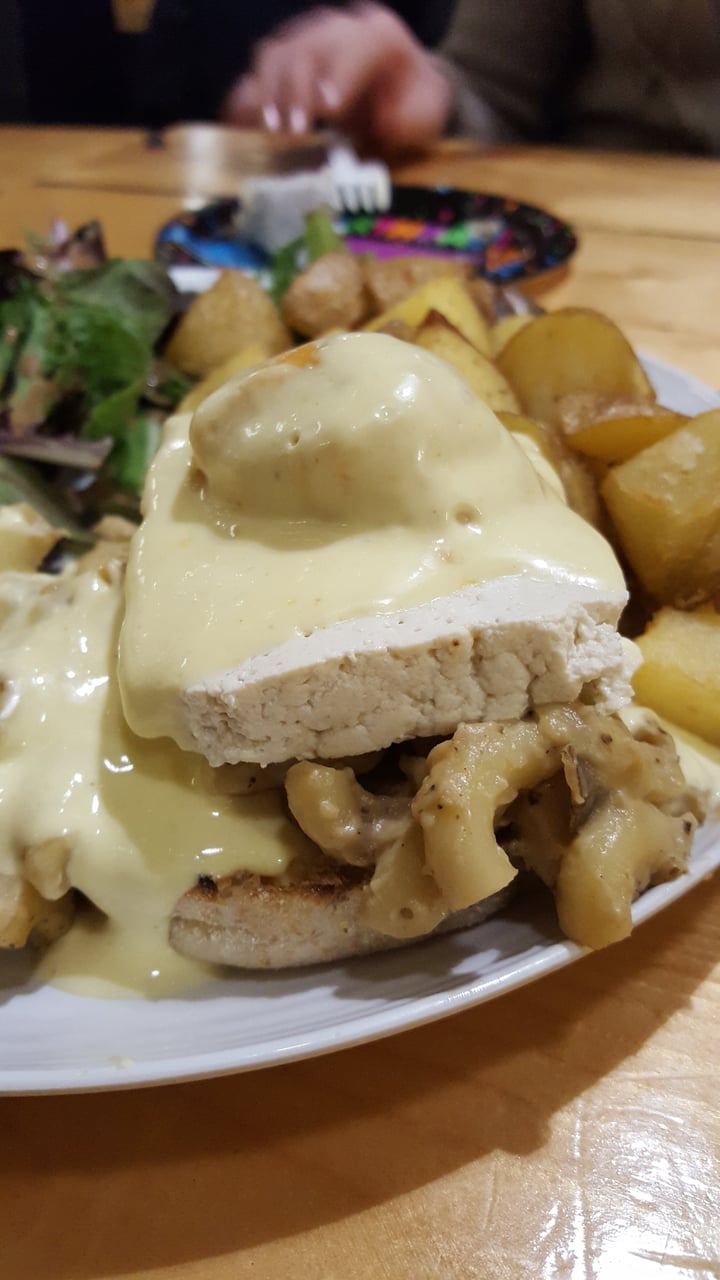 photo of The Very Good Butchers Mac & Cheez Benny shared by @vegandyeries on  06 Apr 2018 - review