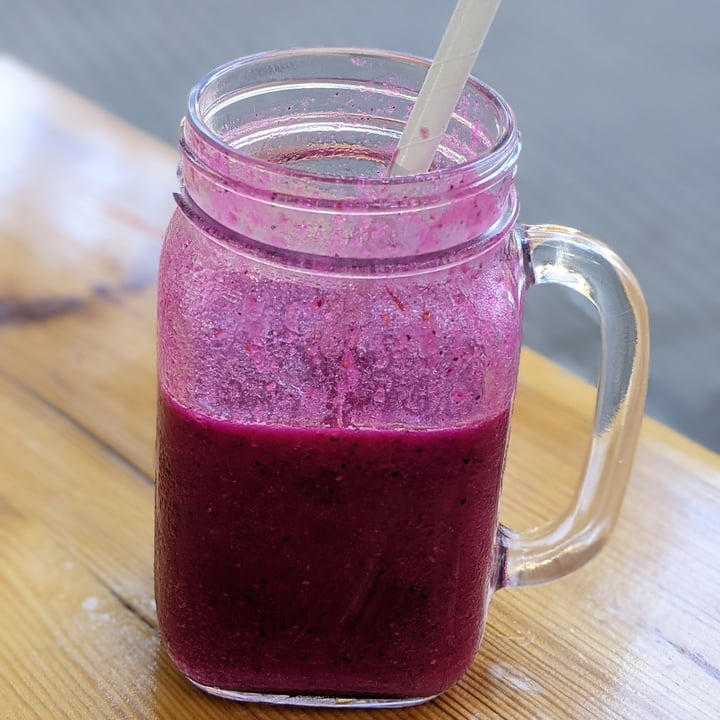 photo of Juice Dudes Pitaya Smoothie shared by @vanessaprats on  20 Aug 2021 - review