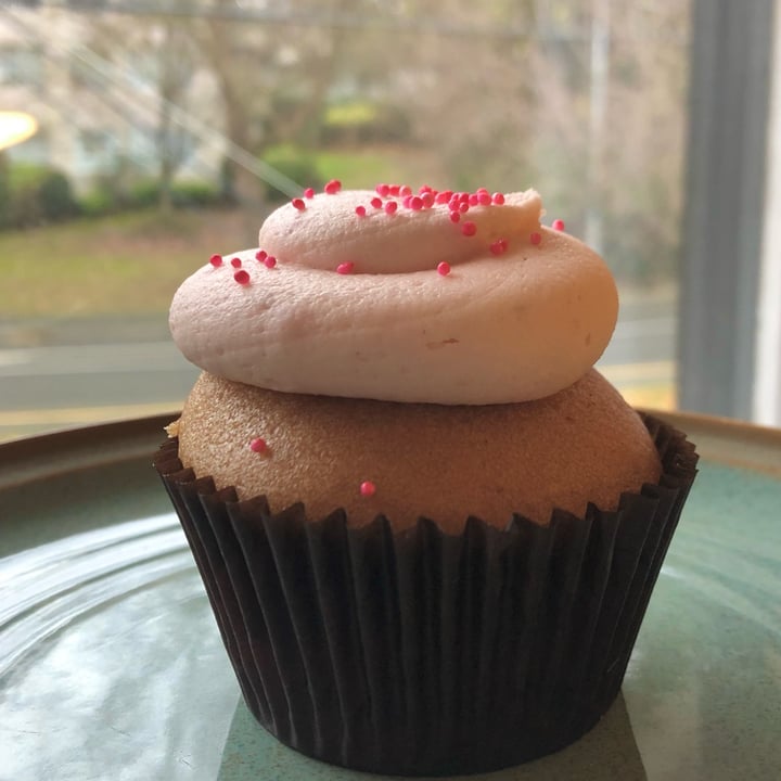 review photo of Ooh La La Cupcakes Strawberry Vegan Cupcake shared by @somegirl on 18 Nov 2021 - review