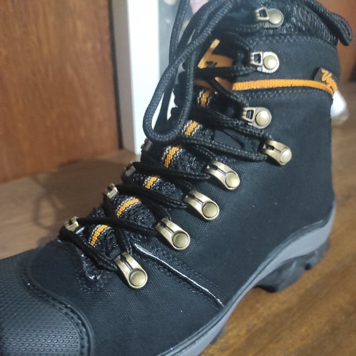 photo of Vegano Shoes Bota Shoes Cross shared by @renatafrancapersonal on  25 Sep 2022 - review