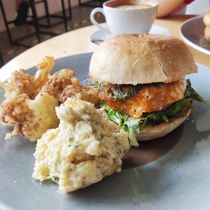 photo of Real Food Cheesy Miso Tofu Burger shared by @phgoh on  27 Mar 2022 - review