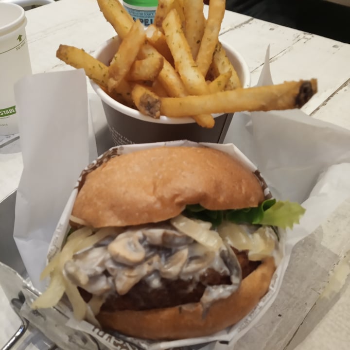 photo of VeganBurg San Francisco Mushrooms burger shared by @rech on  08 Apr 2021 - review