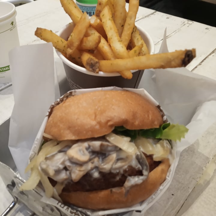 review photo of VeganBurg San Francisco Mushrooms burger shared by @rech on 08 Apr 2021 - review