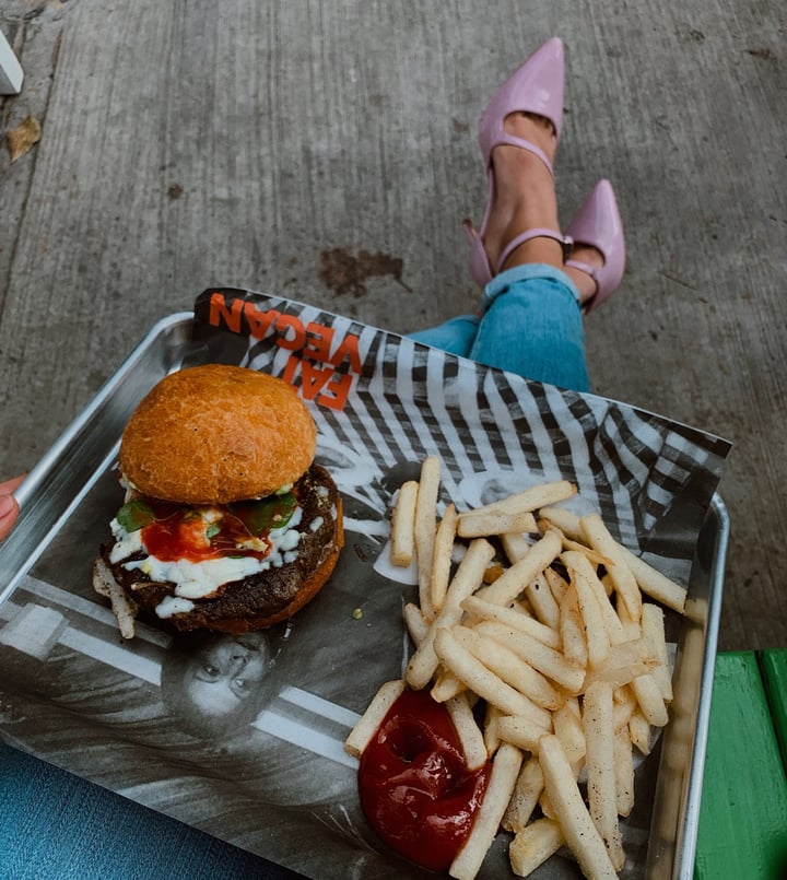 photo of Fat Vegan Combo Hamburguesa Pancho Vegan shared by @proteccionplaneta on  20 Dec 2019 - review