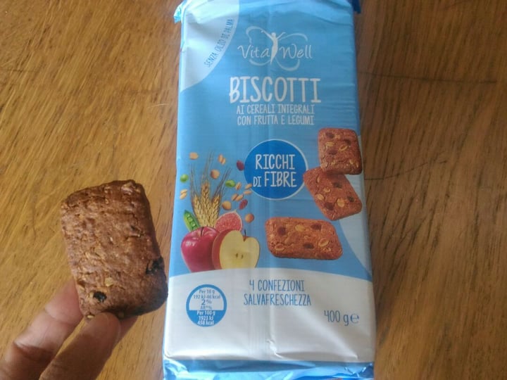 photo of Vita well Biscotti Ai Cereali Con Frutta E Legumi shared by @riccardoanimale on  29 Mar 2020 - review