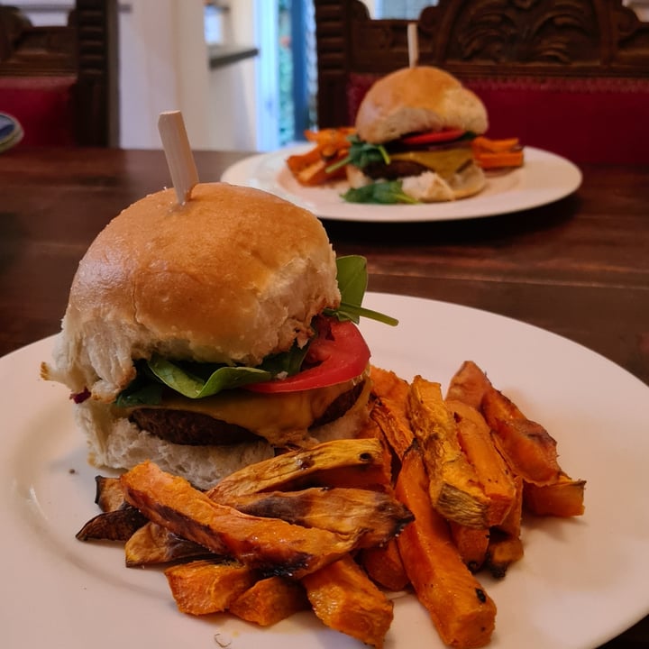 review photo of Earth Grown Plant Based Meatless Burger shared by @nightinghale on 10 Feb 2021 - review