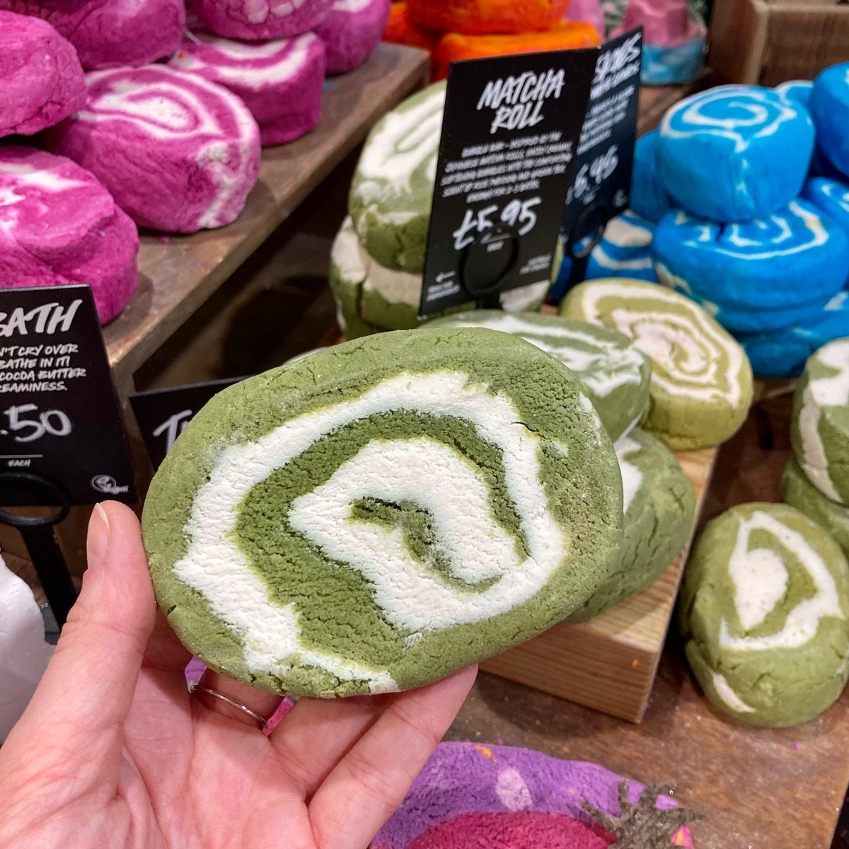 LUSH Fresh Handmade Cosmetics - Matcha Roll Review | abillion
