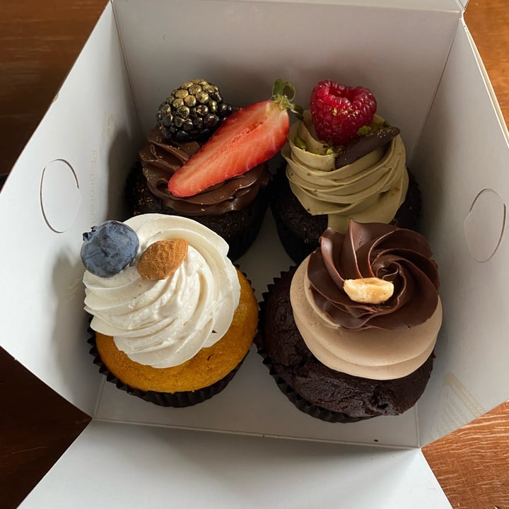 photo of Tauer Bakery Cupcake shared by @elenuriss on  24 Mar 2022 - review