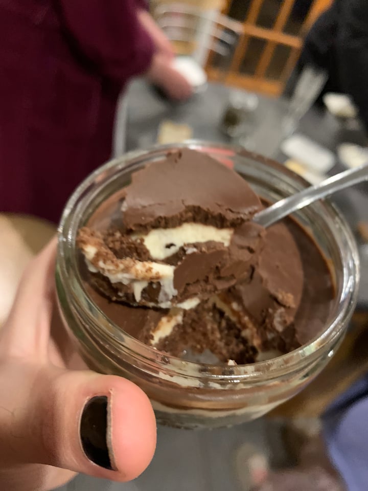 photo of Gü Free From chocolate and vanilla cheesecakes shared by @plantboi on  10 May 2022 - review