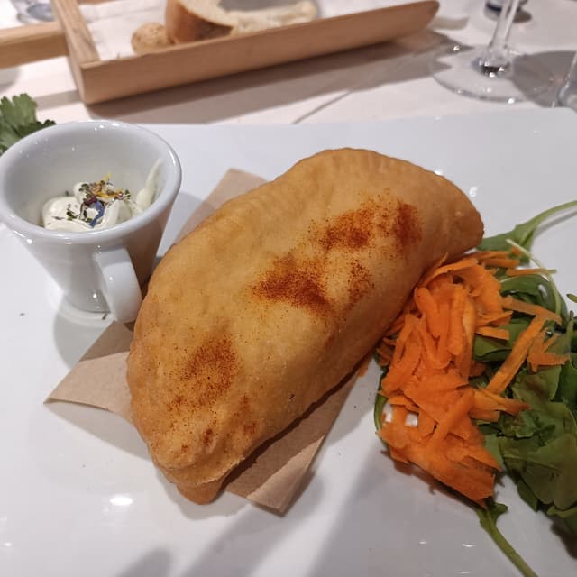 Photo of the dish “Panzerotto Ripieno Ai Peperoni E Mozzarella Veg”