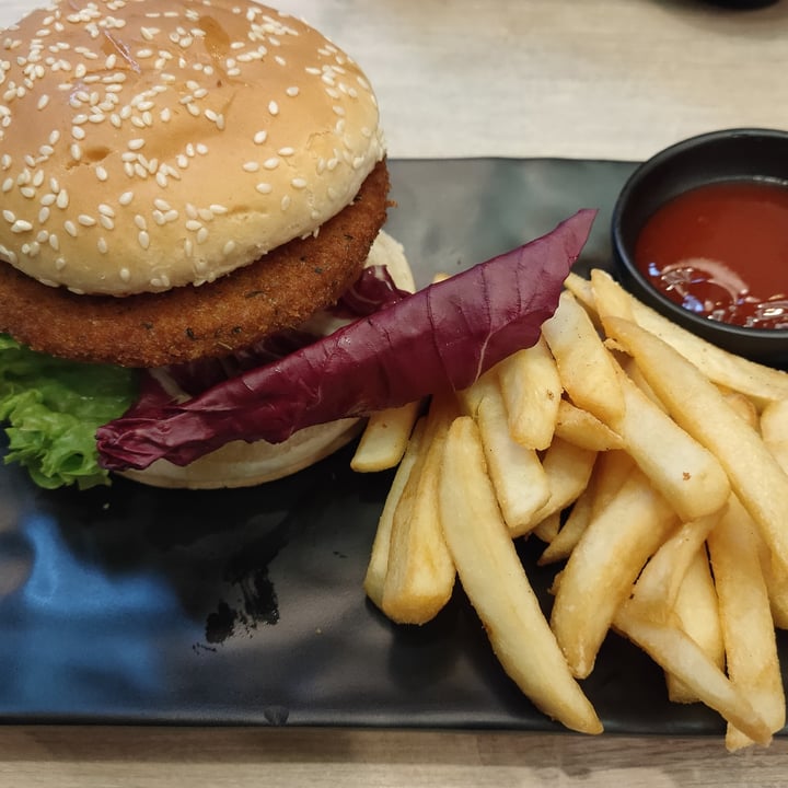 photo of GreenDot Westgate Andalusian Tomato Sauce Soy Burger shared by @xxuan on  10 Mar 2021 - review