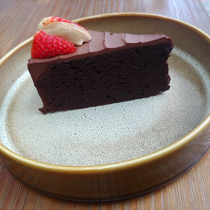 photo of Genius Central Singapore Vegan chocolate mud cake shared by @veganvedika on  22 Dec 2020 - review