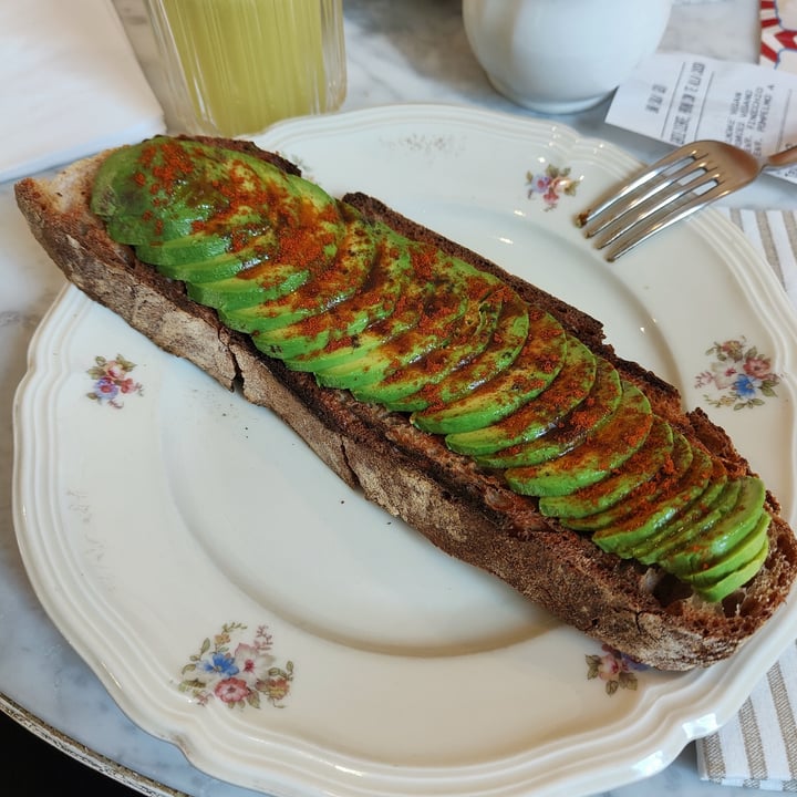 photo of Gelsomina Pane ai grandi antichi con avocado e paprika dolce shared by @lucasilecchia on  15 May 2022 - review