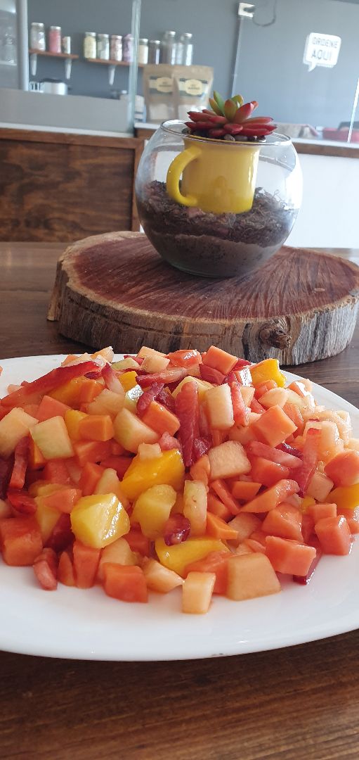 photo of RAW Healthy Bar Ensalada de frutas shared by @vanessadelafuente on  05 Jun 2019 - review