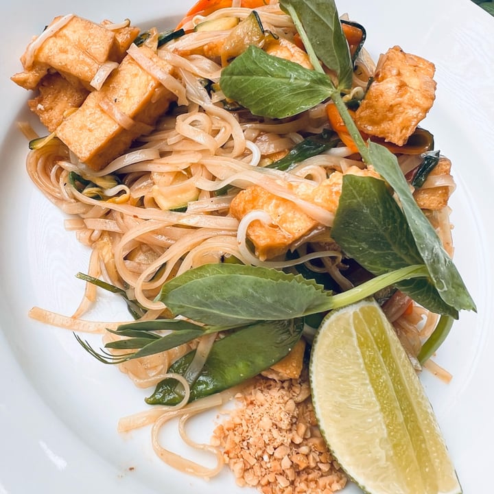 photo of WOK Usaquén Pad Thai - Tofu shared by @emmalj on  13 Oct 2022 - review