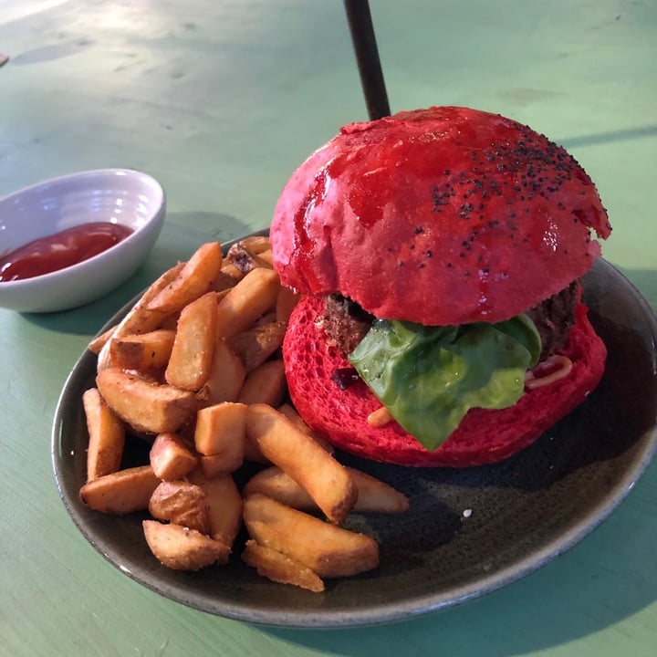 photo of Avo Brothers Pink Burger shared by @myyogicheart on  06 Sep 2021 - review