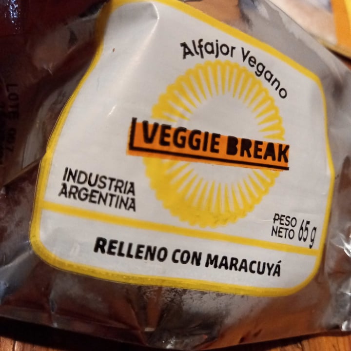 review photo of Veggie Break Alfajor Vegano Relleno De Maracuya shared by @lulitalaveganita on 08 Jul 2021 - review