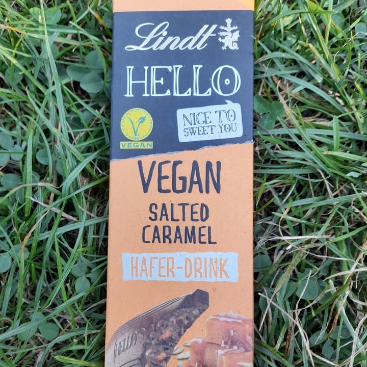 review photo of Lindt Hello Vegan Salted Caramel shared by @esterl on 27 Aug 2022 - review