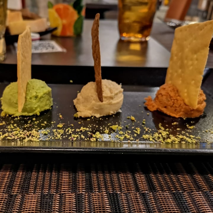 photo of GingerGi Veggie-Pop restaurant Trittico di hummus shared by @giuliazagni on  24 Apr 2022 - review