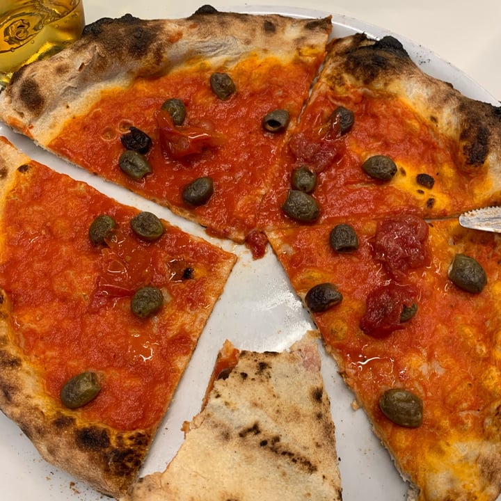 photo of La Taverna di Noè pizza rossa con olive taggiasche e pomodori secchi shared by @giorgiap on  21 Jun 2022 - review