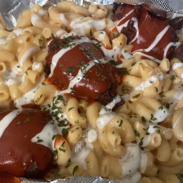 菜肴“Drum sticks & Mac N Cheese”的照片