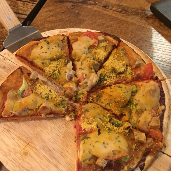 photo of Cozy Corner by NomVnom Fomo Pizza shared by @georgejacobs on  06 Jul 2018 - review