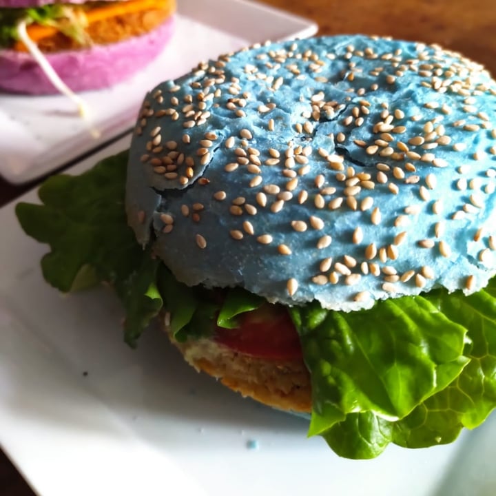 photo of Flower Burger Ocean burger shared by @tastyveg on  10 Sep 2021 - review