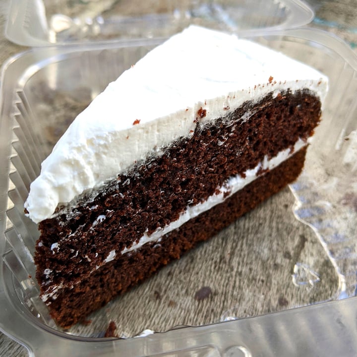 photo of Loving Hut Chocolate Cake shared by @veggieassassin on  12 Aug 2022 - review