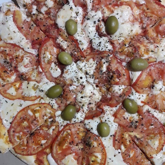 Photo of the dish “pizza napolitana con queso de almendras”