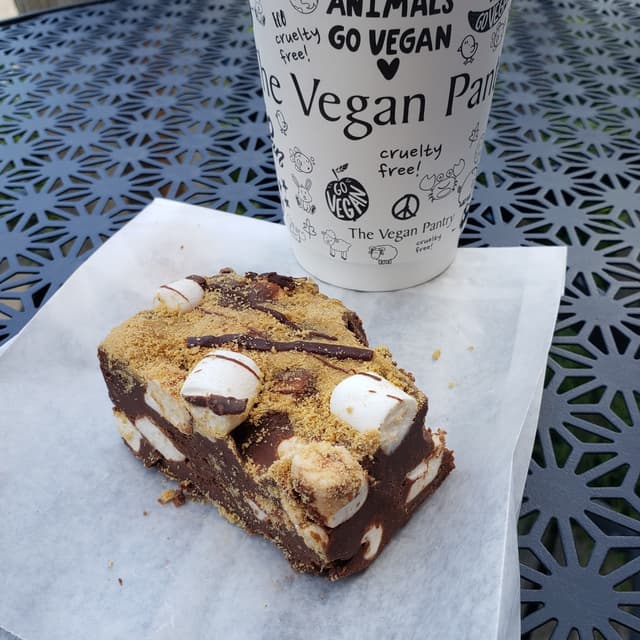 菜肴“PB chocolate and marshmallow square”的照片