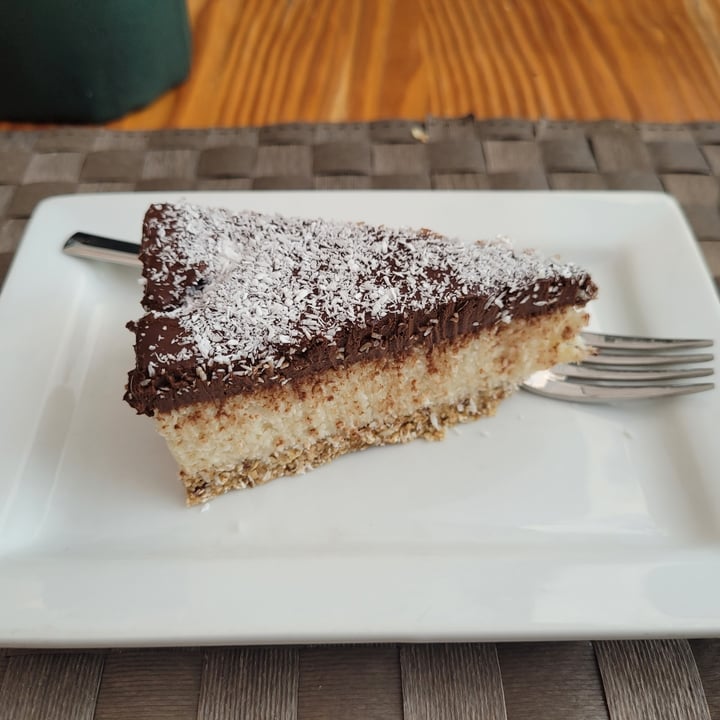 photo of Mundo Vegan bounty chocolat cheesecake shared by @plantbasedqueen on  12 Jul 2022 - review