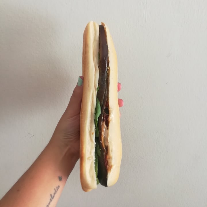 photo of Veganesh Sandwich Mediterráneo shared by @juliastepanenko on  09 Jan 2022 - review