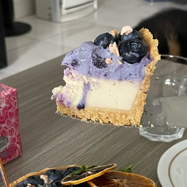 review photo of Loving Cafe Blueberry Yoghurt Cake shared by @dhanhyaa on 01 Sep 2021 - review
