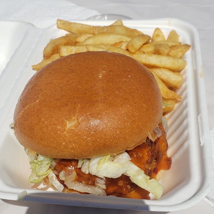 photo of Veg Out Plant Based Burgers & Shakes mango habanero burger shared by @daniella7 on  28 Jun 2022 - review