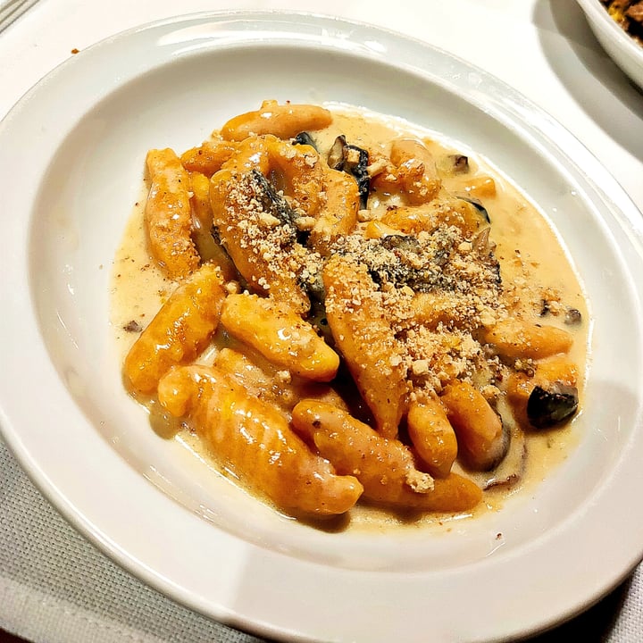 photo of La Colubrina Gnocchi Di Zucca Con Crema Al Cocco E Funghi Shitake shared by @eladyel on  24 May 2022 - review