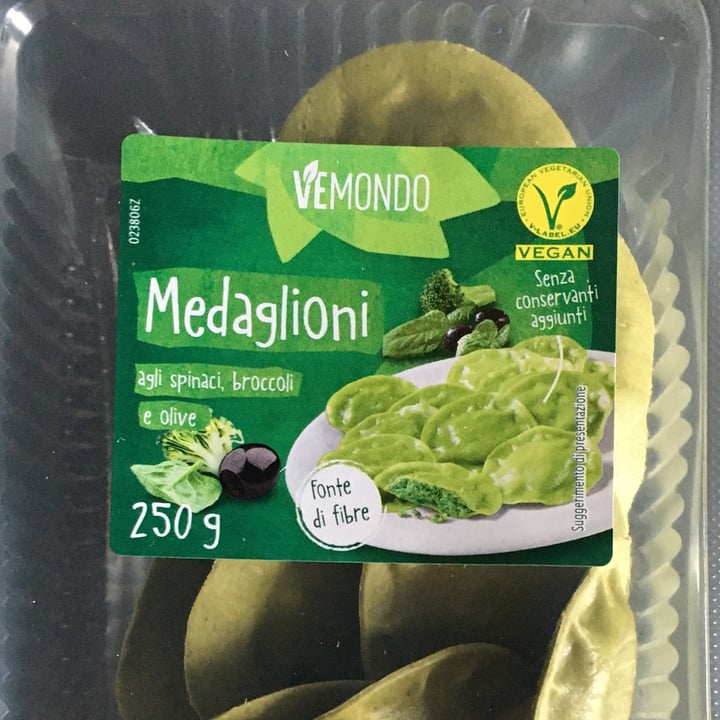 photo of Vemondo  Medaglioni Agli Spinaci, Broccoli e Olive Nere shared by @valeriadess on  20 Nov 2022 - review