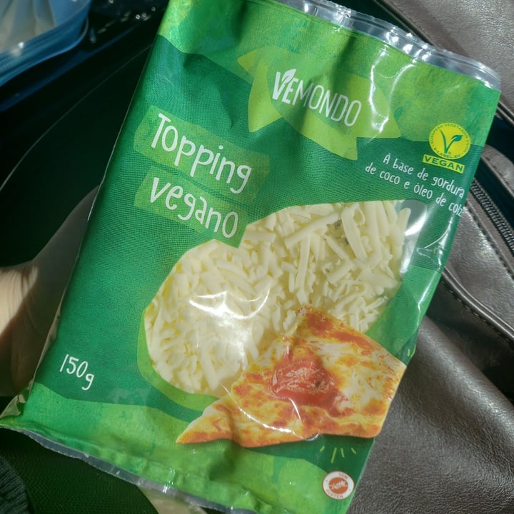 photo of Vemondo Vegan Topping (Vegan Cheese) shared by @janineoliveira99 on  07 Oct 2021 - review