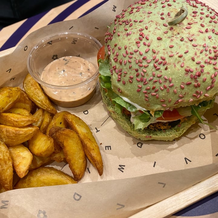 photo of Flower Burger Elf Burger shared by @katia97 on  01 Dec 2021 - review