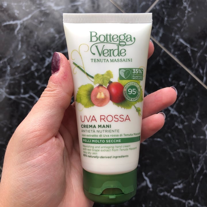 photo of Bottega Verde Crema mani uva rossa shared by @ariapulita on  06 Nov 2021 - review