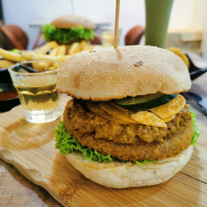 review photo of nomVnom Bistro Nom Nom Rendang Burger shared by @qfongtan on 26 Dec 2020 - review