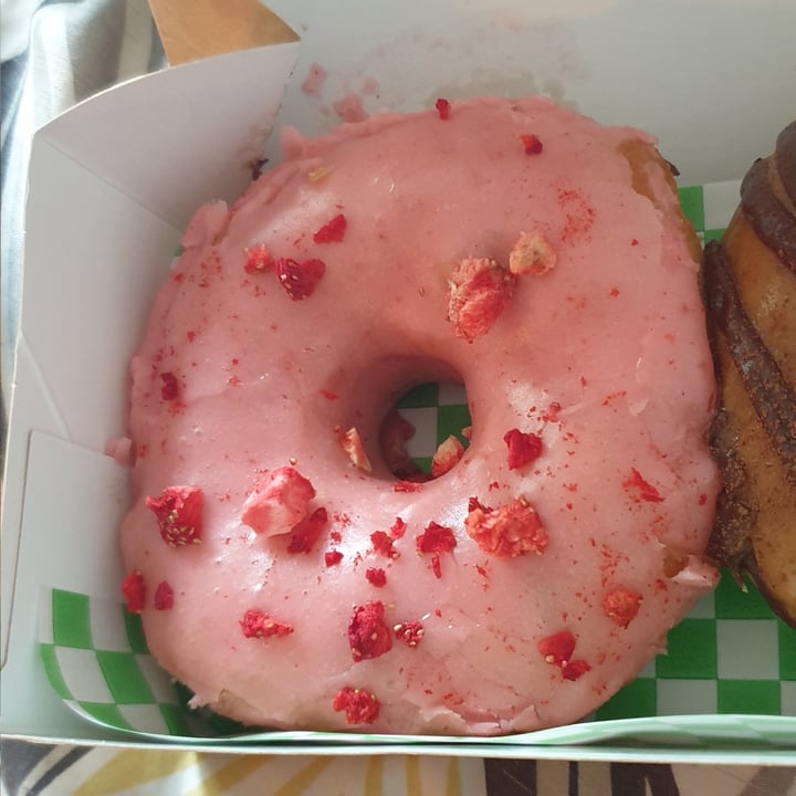 photo of Future Doughnuts Strawberry Milkshake shared by @lydiahawkins on  05 Mar 2022 - review