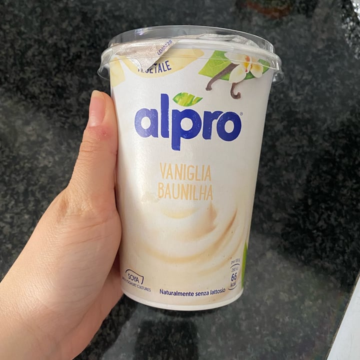 photo of Alpro Vaniglia Baunilha Yogurt shared by @ariinwonderland on  21 May 2022 - review